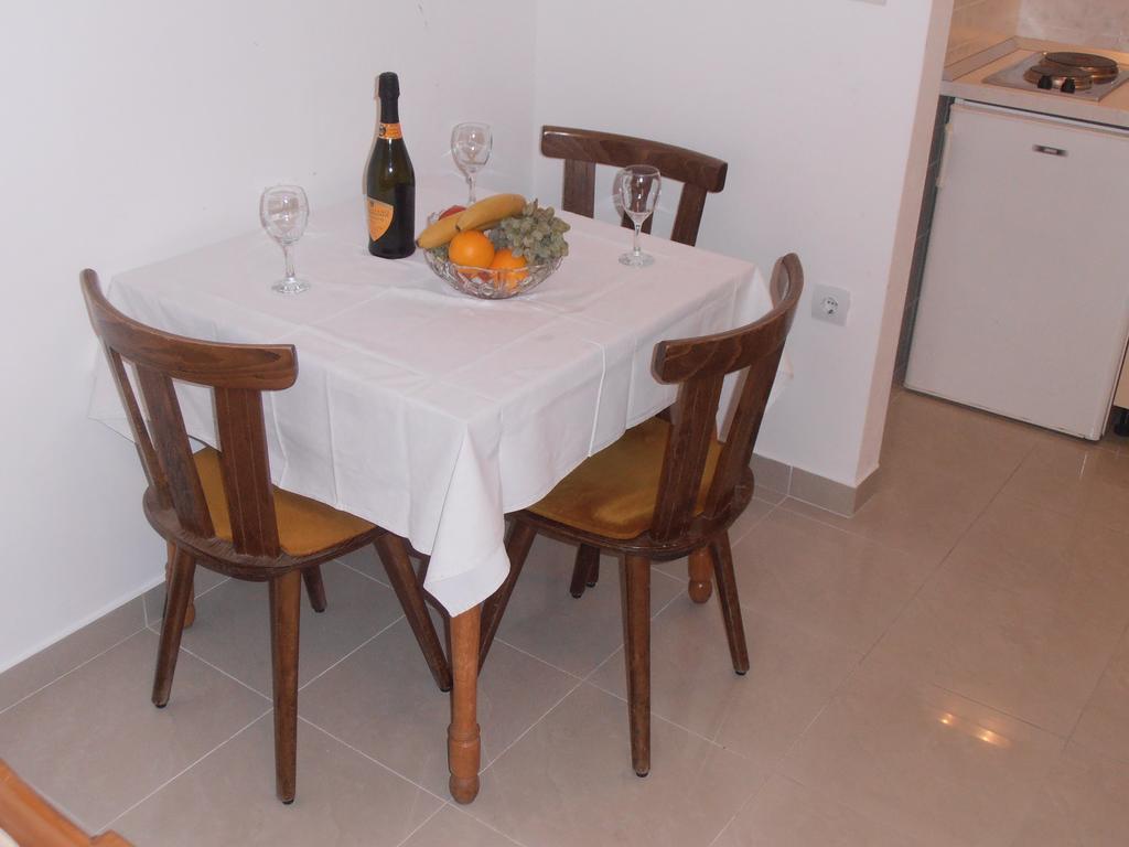 Apartment Villa Bešker Makarska Zimmer foto